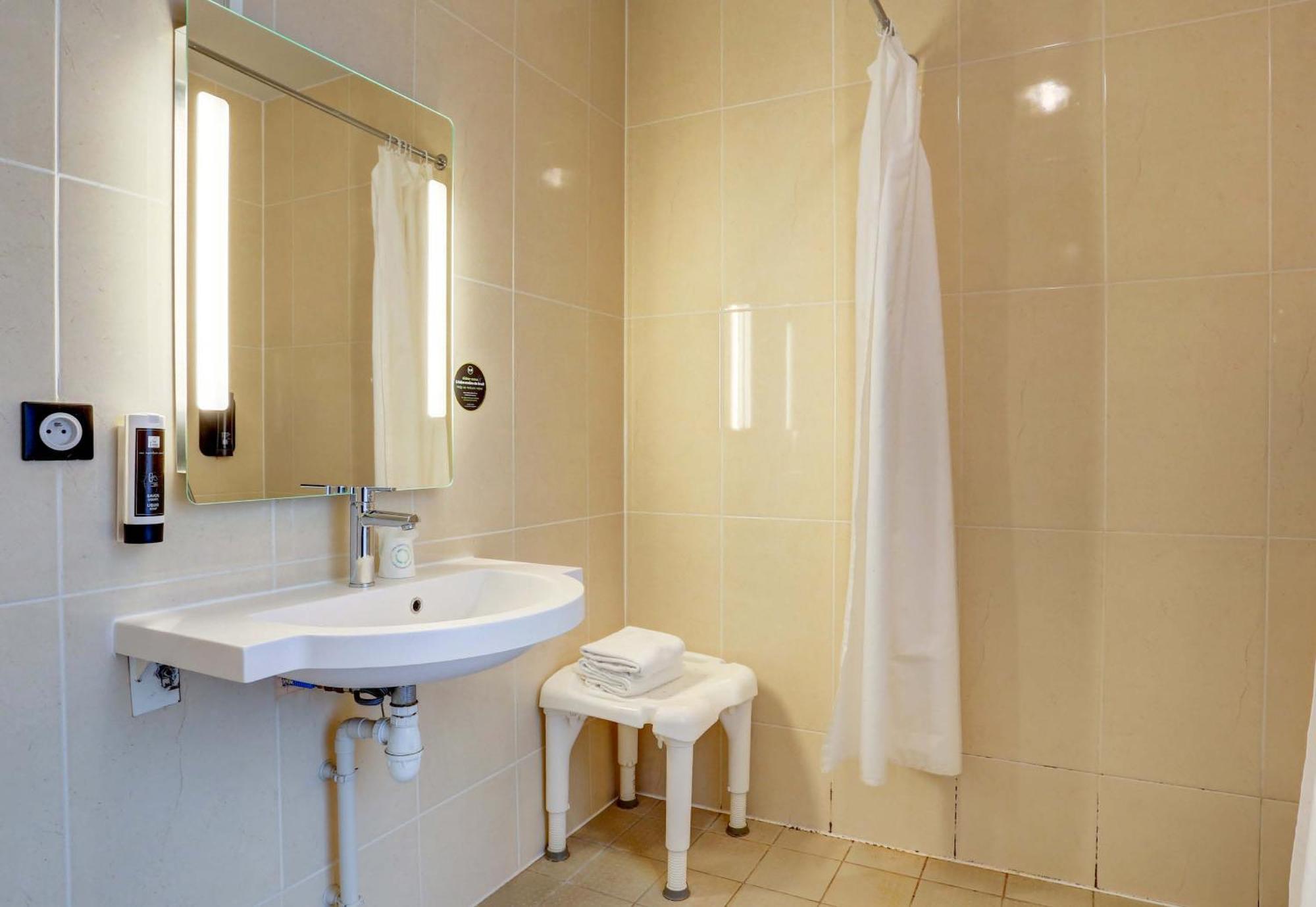 B&B Hotel Reims Bezannes Bagian luar foto