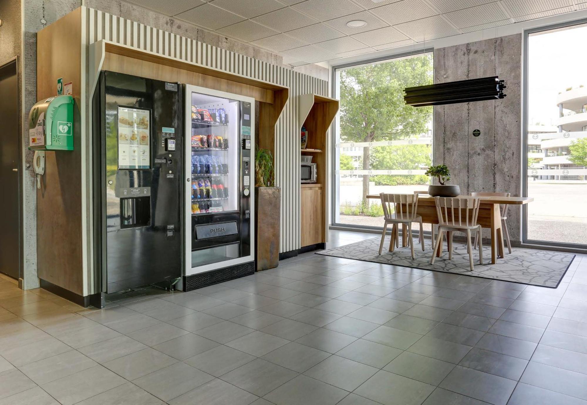 B&B Hotel Reims Bezannes Bagian luar foto